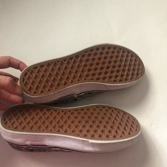 Van’s Mickey Mouse sneakers! SZ Youth 2.5 - Picture 5 of 8